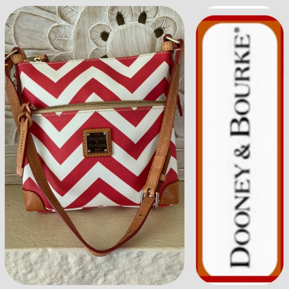 👠Dooney & Bourke Red/White Chevron Letter Carrier Crossbody Handbag Purse
